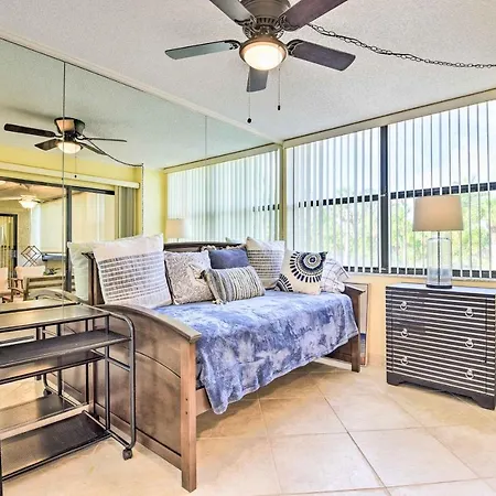 Breezy Siesta Key Condo With Bay Views And Pool!
